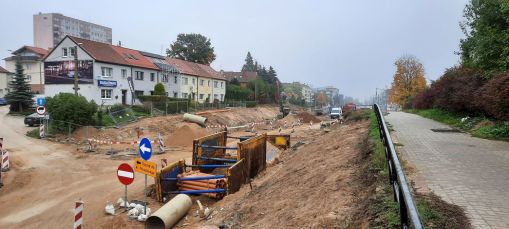 Budowa linii tramwajowej w alei Piłsudskiego, w okolicach skrzyżowania z ulicą Grotha (2 października 2021)