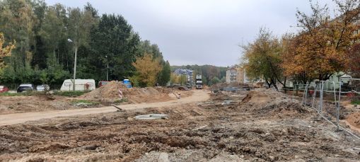 Budowa linii tramwajowej w ulicy Wilczyńskiego, w okolicach skrzyżowania z ulicą Wachowskiego (2 października 2021)