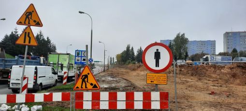 Budowa linii tramwajowej w ulicy Wyszyńskiego, między ulicami Żołnierską i Pstrowskiego (2 października 2021)