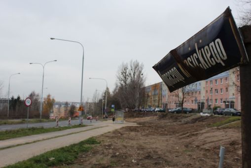 Budowa linii tramwajowej w ulicy Krasickiego, w pobliżu skrzyżowania z ulicą Wańkowicza (14 listopada 2021)