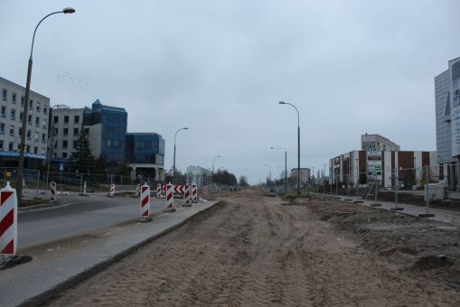 Budowa linii tramwajowej w alei Piłsudskiego, między placem Inwalidów Wojennych i ulicą Mazowieckiego [wcześniej Obiegową] (14 listopada 2021)