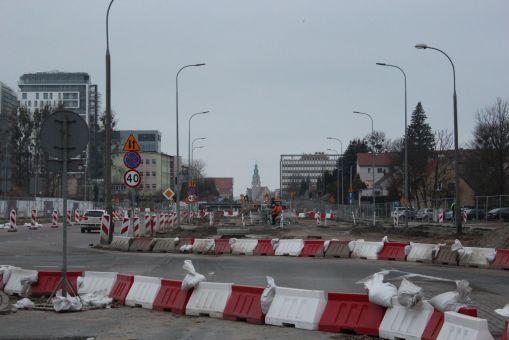 Budowa linii tramwajowej w alei Piłsudskiego, w pobliżu hali Urania (14 listopada 2021)