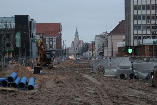 Budowa linii tramwajowej w alei Piłsudskiego, w okolicach przystanku Planetarium (14 listopada 2021)