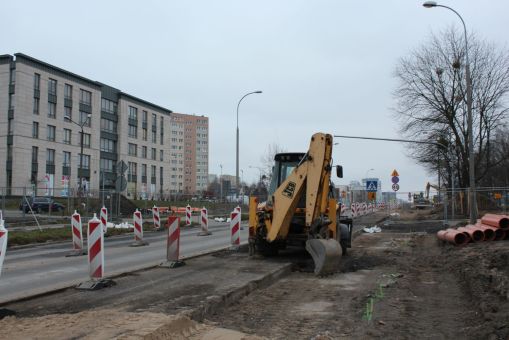 Budowa linii tramwajowej w alei Piłsudskiego, między skrzyżowaniem z ulicami Wyszyńskiego i Leonharda a placem Inwalidów Wojennych (14 listopada 2021)