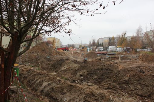 Budowa linii tramwajowej w ulicy Wilczyńskiego, między ulicą Wachowskiego a przyszłym przystankiem końcowym Pieczewo (14 listopada 2021)