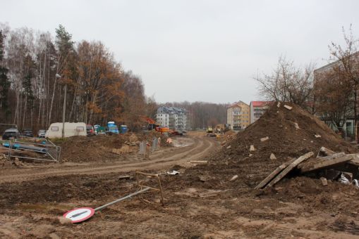 Budowa linii tramwajowej w ulicy Wilczyńskiego, między ulicą Wachowskiego a przyszłym przystankiem końcowym Pieczewo (14 listopada 2021)