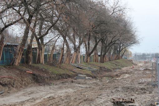 Budowa linii tramwajowej w ulicy Wyszyńskiego, między aleją Piłsudskiego a ulicą Żołnierską (14 listopada 2021)