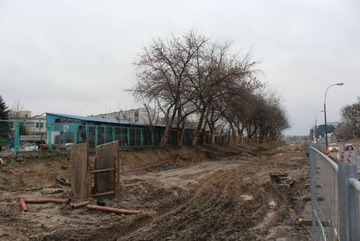 Budowa linii tramwajowej w ulicy Wyszyńskiego, między aleją Piłsudskiego a ulicą Żołnierską (14 listopada 2021)