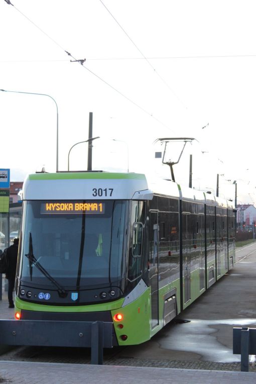 Durmazlar Panorama Olsztyn DRP5H05 #3017 na linii 1 na przystanku końcowym Kanta (7 lutego 2022)
