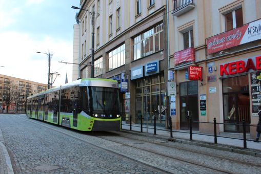 Durmazlar Panorama Olsztyn DRP5H05 #3025 na linii 1 na placu Jana Pawła II (7 lutego 2022)