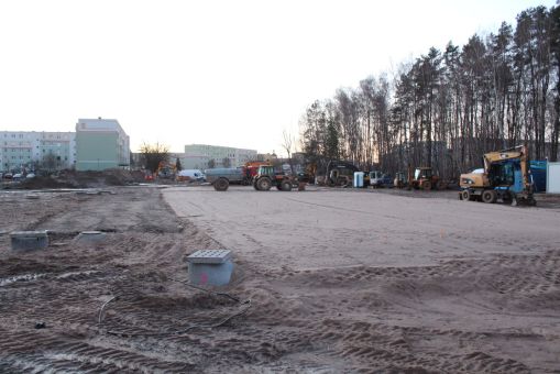 Budowa linii tramwajowej w ulicy Wilczyńskiego, w okolicach przyszłego przystanku końcowego Pieczewo (7 lutego 2022)