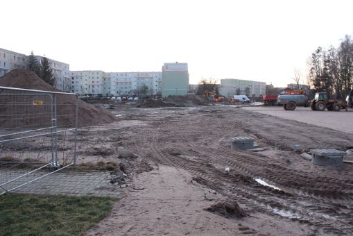 Budowa linii tramwajowej w ulicy Wilczyńskiego, w okolicach przyszłego przystanku końcowego Pieczewo (7 lutego 2022)