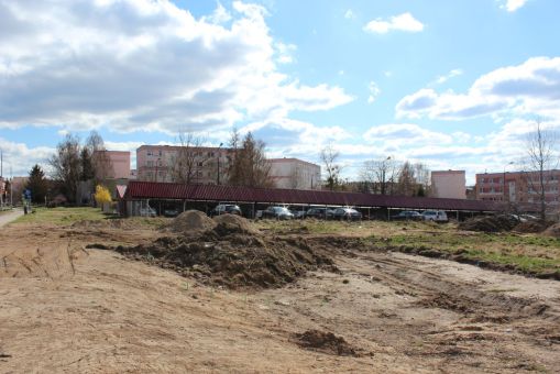 Miejsce przyszłej podstacji trakcyjnej przy ulicy Krasickiego, w pobliżu przystanku Boenigka (16 kwietnia 2022)