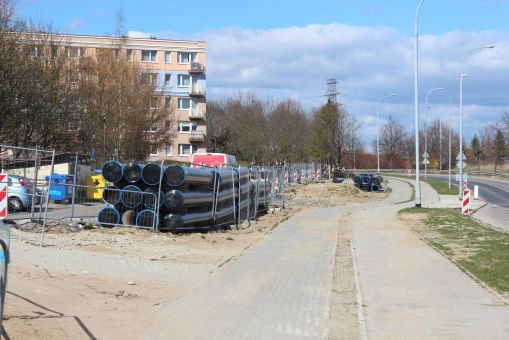 Budowa linii tramwajowej w ulicy Krasickiego, w pobliżu skrzyżowania z ulicą Wańkowicza (16 kwietnia 2022)