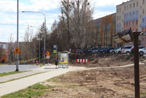 Budowa linii tramwajowej w ulicy Krasickiego, w pobliżu skrzyżowania z ulicą Wańkowicza (16 kwietnia 2022)