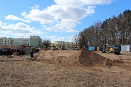 Budowa linii tramwajowej w ulicy Wilczyńskiego, w okolicach przyszłego przystanku końcowego Pieczewo (16 kwietnia 2022)