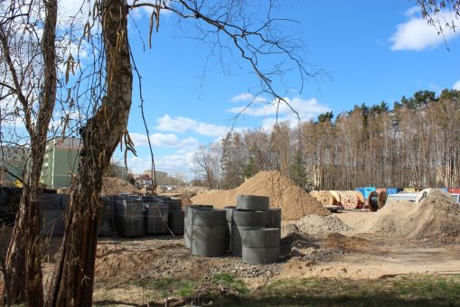 Budowa linii tramwajowej w ulicy Wilczyńskiego, w okolicach przyszłego przystanku końcowego Pieczewo (16 kwietnia 2022)