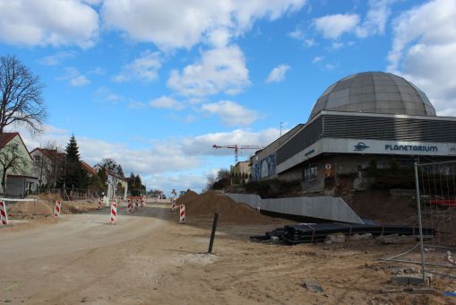 Budowa linii tramwajowej w alei Piłsudskiego, w okolicach skrzyżowania z ulicą Kościńskiego (16 kwietnia 2022)