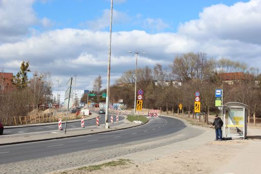 Budowa linii tramwajowej w ulicy Synów Pułku (16 kwietnia 2022)