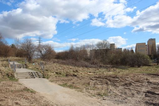 Budowa linii tramwajowej w ulicy Synów Pułku - miejsce przyszłej estakady tramwajowej (16 kwietnia 2022)