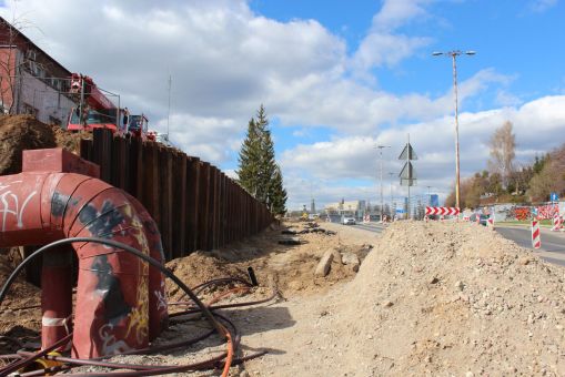 Budowa linii tramwajowej w ulicy Synów Pułku (16 kwietnia 2022)