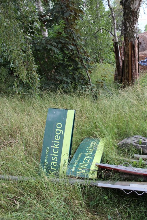 Budowa linii tramwajowej w ulicy Wilczyńskiego, w okolicach przyszłego przystanku końcowego Pieczewo (1 lipca 2022) - tablice z nazwami ulic usunięte na czas budowy