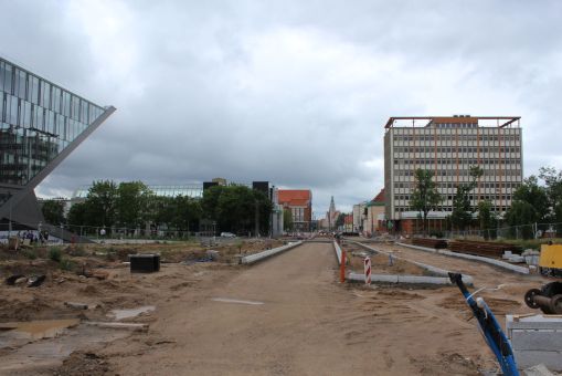 Budowa linii tramwajowej w alei Piłsudskiego, w okolicach przystanku Planetarium i skrzyżowania z ulicą Kościńskiego (2 lipca 2022)