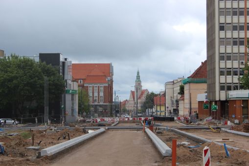 Budowa linii tramwajowej w alei Piłsudskiego, w okolicach przystanku Planetarium (2 lipca 2022)