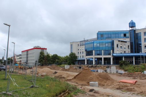 Budowa linii tramwajowej w alei Piłsudskiego, w pobliżu placu Inwalidów Wojennych (2 lipca 2022)