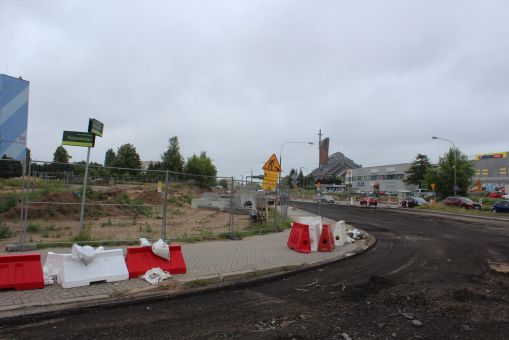 Budowa linii tramwajowej przy skrzyżowaniu ulic Wyszyńskiego, Pstrowskiego i Synów Pułku (2 lipca 2022)