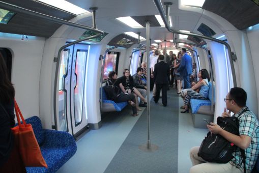 Wnętrze pociągu metra Cetrovo wyprodukowanego przez chińskie koleje państwowe CRRC