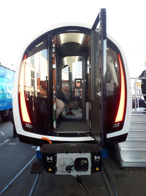 Pociąg metra wyprodukowany przez Stadlera dla Glasgow na targach InnoTrans 2018