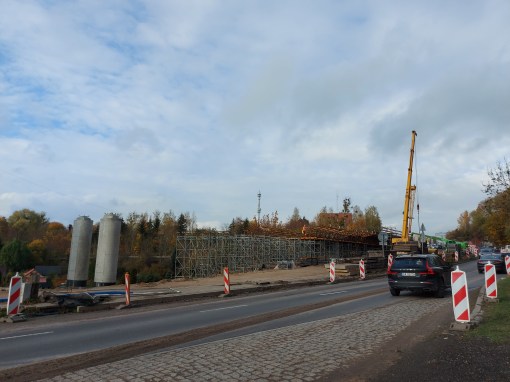 Budowa estakady tramwajowej w ulicy Synów Pułku (25 października 2022)