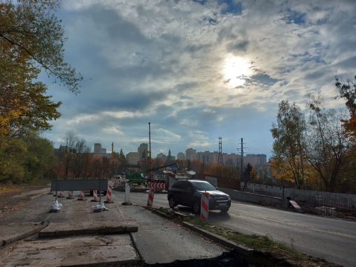 Budowa estakady tramwajowej w ulicy Synów Pułku (25 października 2022)