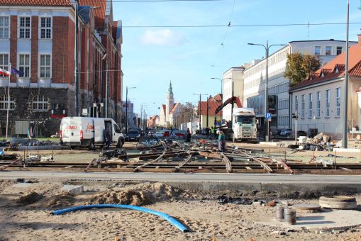 Budowa linii tramwajowej na skrzyżowaniu ulic Kościuszki z aleją Piłsudskiego (3 listopada 2022)