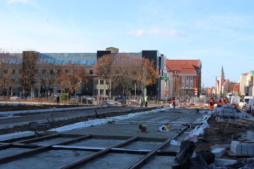Budowa linii tramwajowej w alei Piłsudskiego, na wysokości przystanku Planetarium (3 listopada 2022)