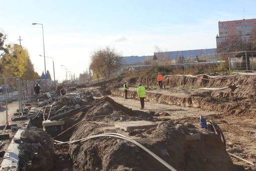 Budowa linii tramwajowej w ulicy Wyszyńskiego, między aleją Piłsudskiego a ulicą Żołnierską (3 listopada 2022)
