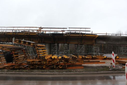 Budowa estakady tramwajowej w ulicy Synów Pułku (15 stycznia 2023)