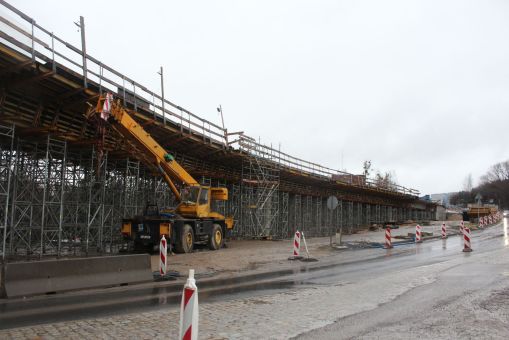 Budowa estakady tramwajowej w ulicy Synów Pułku (15 stycznia 2023)