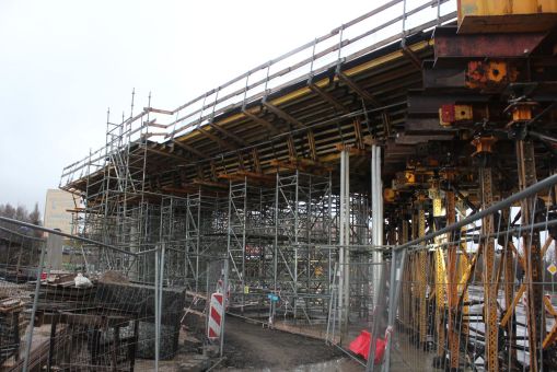 Budowa estakady tramwajowej w ulicy Synów Pułku (15 stycznia 2023)