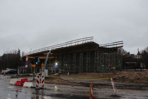 Budowa estakady tramwajowej w ulicy Synów Pułku (15 stycznia 2023)