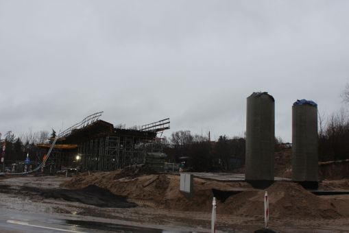 Budowa estakady tramwajowej w ulicy Krasickiego (15 stycznia 2023)