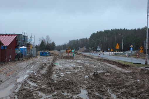Budowa linii tramwajowej w ulicy Krasickiego, w pobliżu przyszłej stacji prostownikowej (15 stycznia 2023)