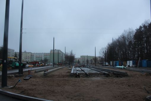 Budowa linii tramwajowej w ulicy Wilczyńskiego, w okolicach przyszłego przystanku końcowego Pieczewo (15 stycznia 2023)