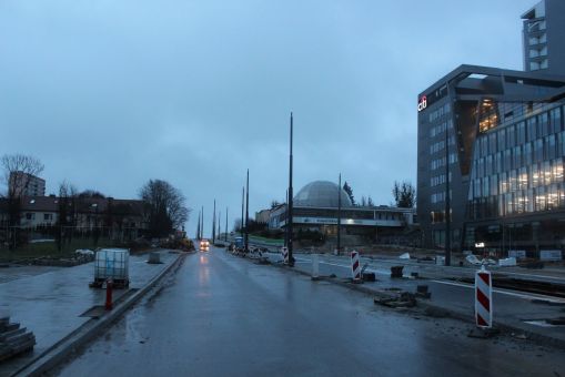 Budowa linii tramwajowej w alei Piłsudskiego, w pobliżu przystanku Planetarium (15 stycznia 2023)
