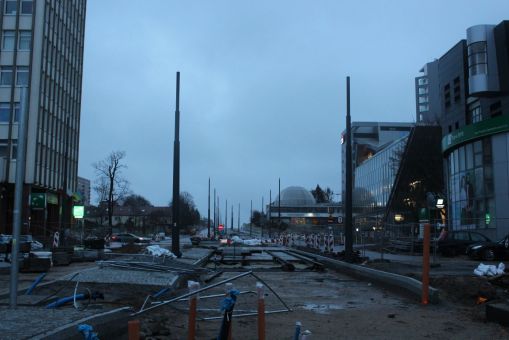 Budowa linii tramwajowej na skrzyżowaniu alei Piłsudskiego z ulicą Kościuszki (15 stycznia 2023)