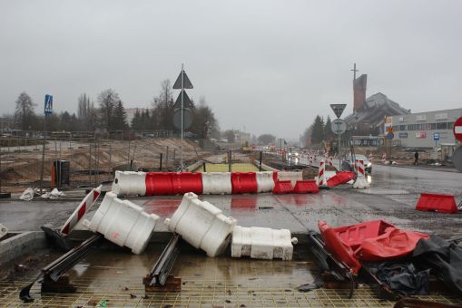 Budowa linii tramwajowej na skrzyżowaniu ulic Wyszyńskiego, Synów Pułku i Pstrowskiego (15 stycznia 2023)