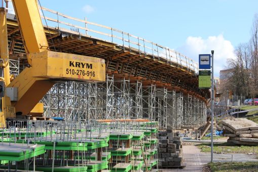 Budowa estakady tramwajowej w ulicy Krasickiego (10 kwietnia 2023)