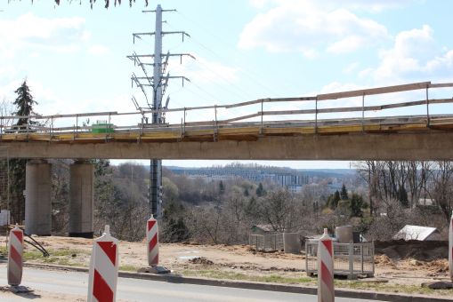 Budowa estakady tramwajowej w ulicy Synów Pułku (10 kwietnia 2023)