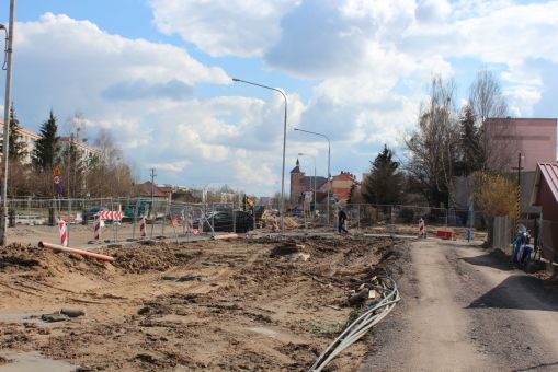 Budowa linii tramwajowej w ulicy Krasickiego, w pobliżu przystanku Boenigka (10 kwietnia 2023)